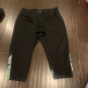 Tek Gear yoga Capri